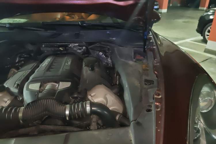 Used Porsche Cayenne 2011 Cayenne Turbo 4.8T Engine Bay Left
