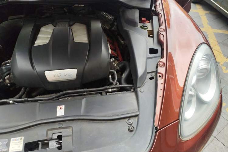 Used Porsche Cayenne 2011 Cayenne 3.0T Engine Bay Left
