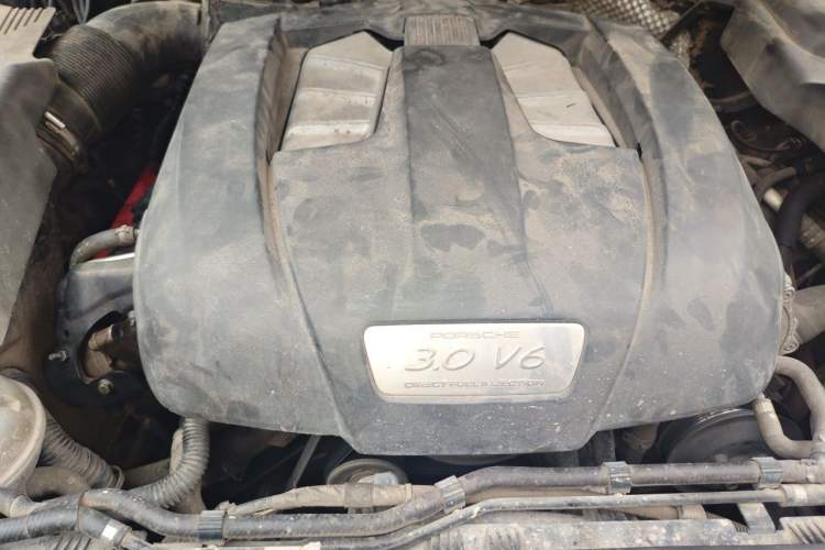 Used Porsche Cayenne 2011 Cayenne 3.0T Engine Bay