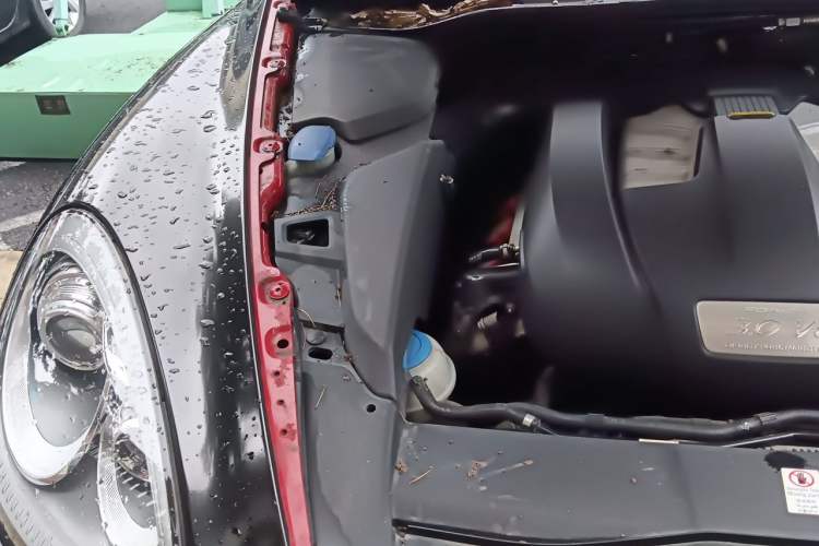 Used Porsche Cayenne 2011 Cayenne 3.0T Engine Bay Right