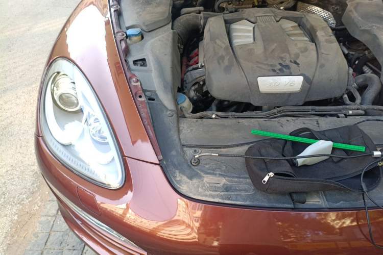 Used Porsche Cayenne 2011 Cayenne 3.0T Engine Bay Right
