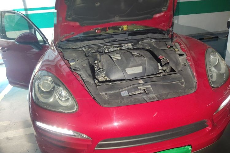Used Porsche Cayenne 2011 Cayenne 3.0T Engine Bay Right