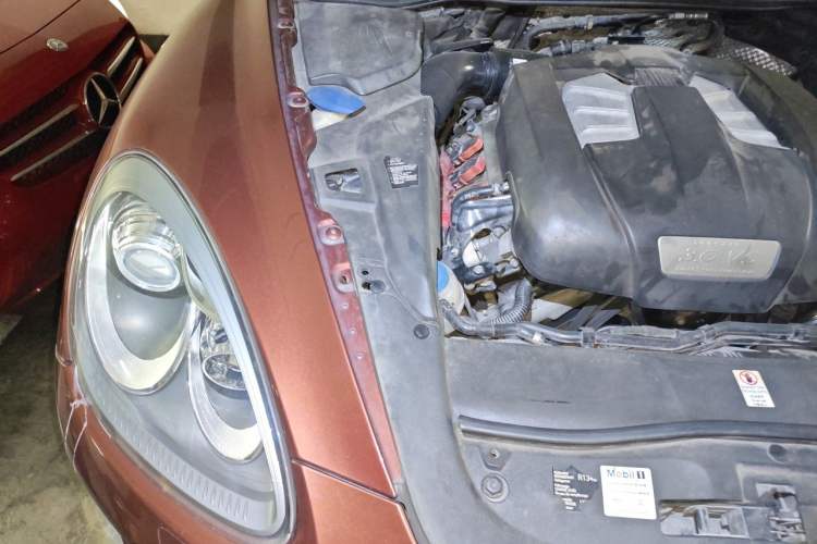 Used Porsche Cayenne 2011 Cayenne 3.0T Engine Bay Right