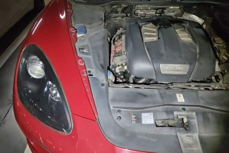 Used Porsche Cayenne 2011 Cayenne 3.0T Engine Bay Right