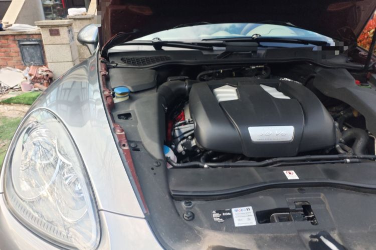 Used Porsche Cayenne 2011 Cayenne 3.0T Engine Bay Right
