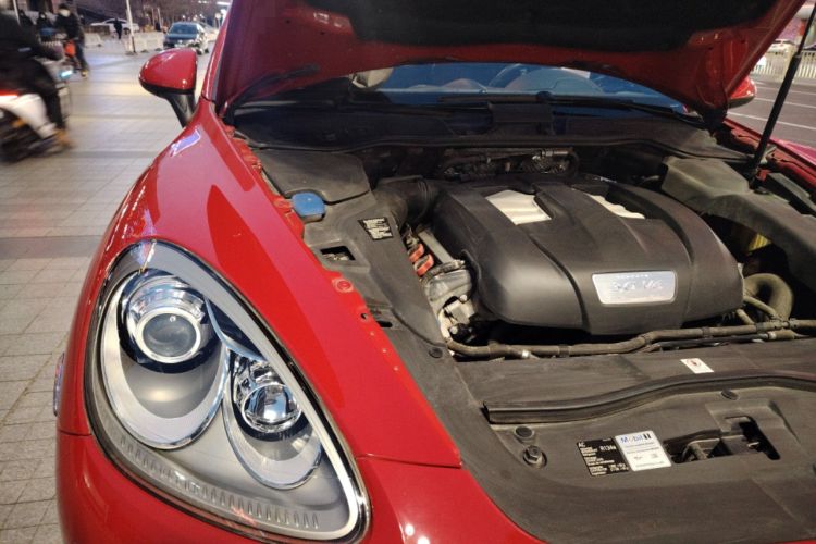 Used Porsche Cayenne 2011 Cayenne 3.0T Engine Bay Right