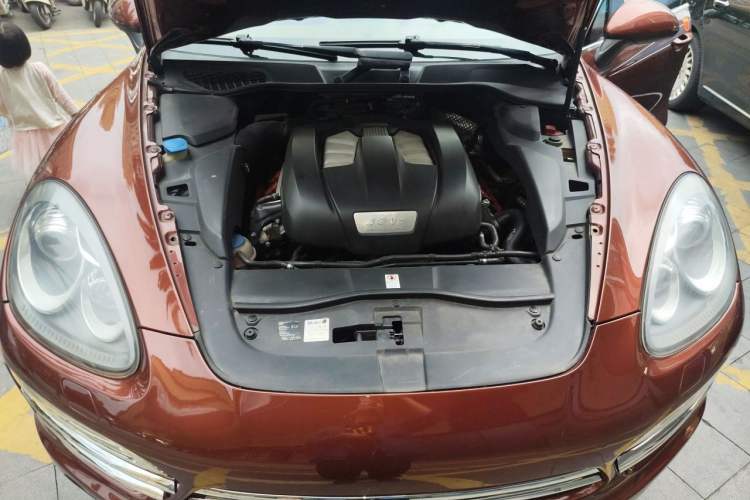 Used Porsche Cayenne 2011 Cayenne 3.0T Engine Bay