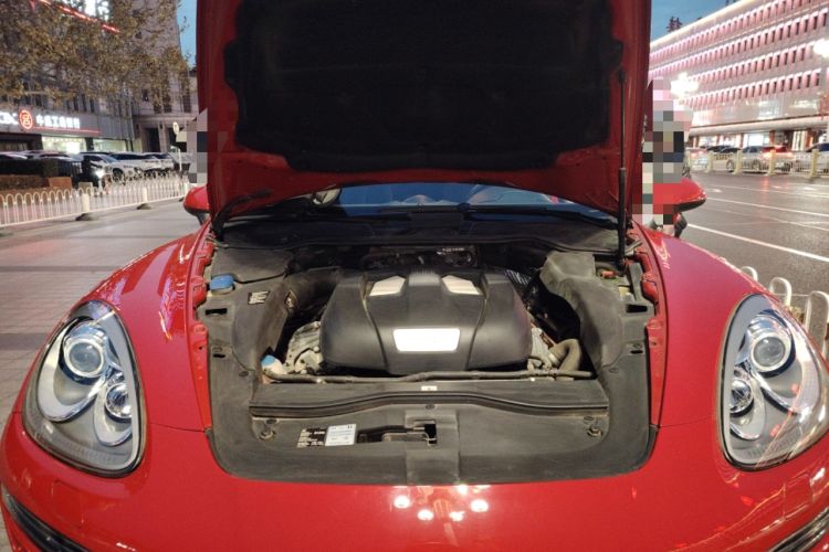 Used Porsche Cayenne 2011 Cayenne 3.0T Engine Bay
