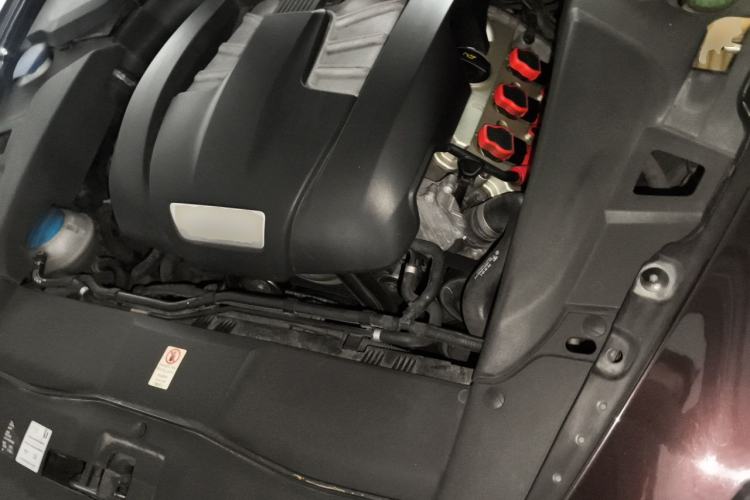 Used Porsche Cayenne 2011 Cayenne 3.0T Engine Bay