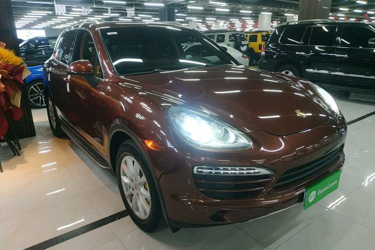 Used Porsche Cayenne 2011 3.6L automatic transmission U.S. specification Front Right 45 Deg