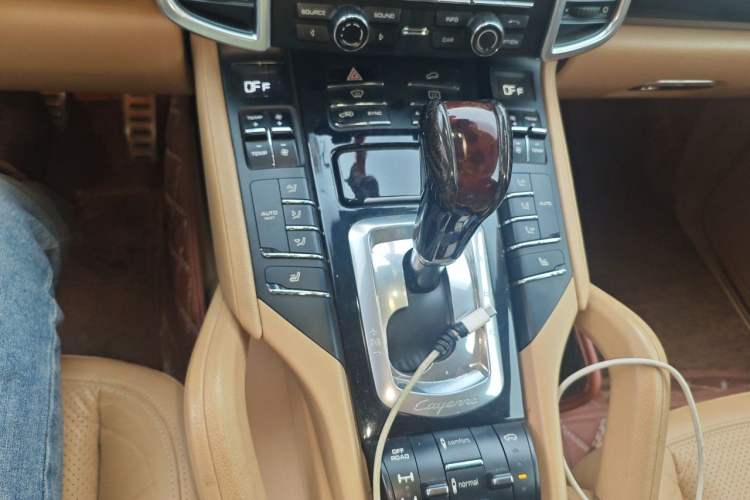 Used Porsche Cayenne 2011 Cayenne 3.0T Gear Lever