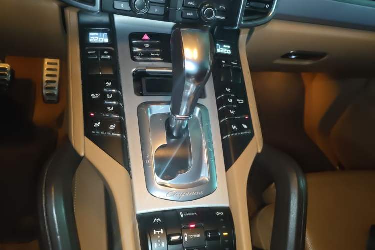 Used Porsche Cayenne 2011 Cayenne Turbo 4.8T Gear Lever
