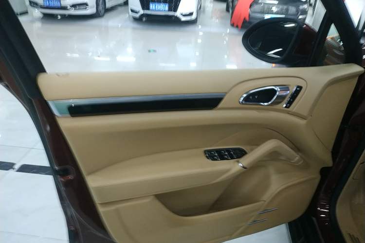 Used Porsche Cayenne 2011 3.6L automatic transmission U.S. specification Left Front Door Interior