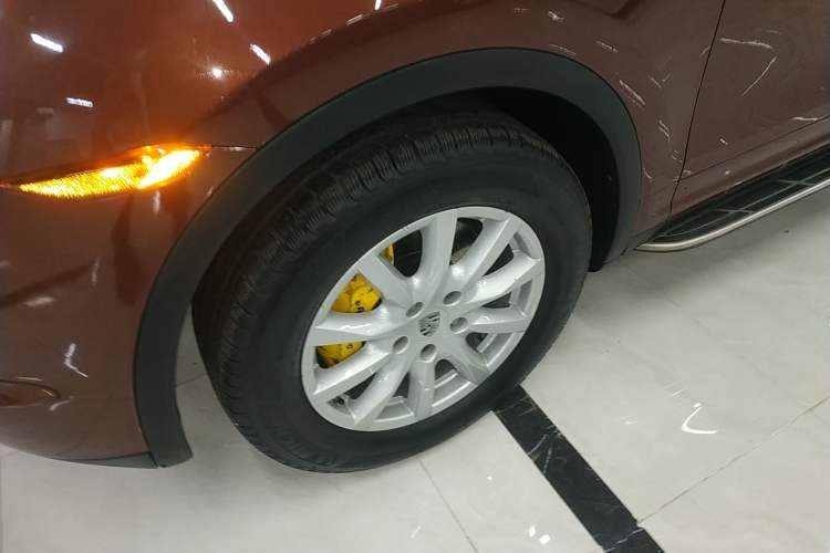 Used Porsche Cayenne 2011 3.6L automatic transmission U.S. specification Left Front Wheel Hub
