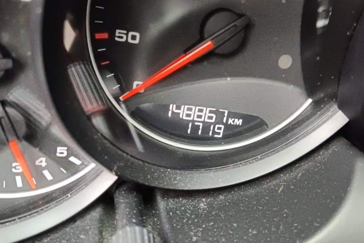 Used Porsche Cayenne 2011 Cayenne 3.0T Odometer Close Up