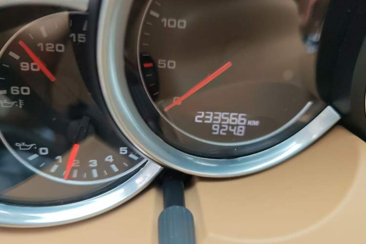Used Porsche Cayenne 2011 Cayenne 3.0T Odometer Close Up