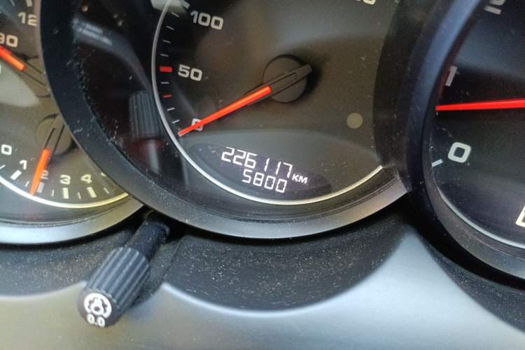 Used Porsche Cayenne 2011 Cayenne 3.0T Odometer Close Up