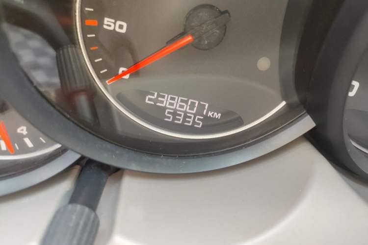 Used Porsche Cayenne 2011 Cayenne 3.0T Odometer Close Up