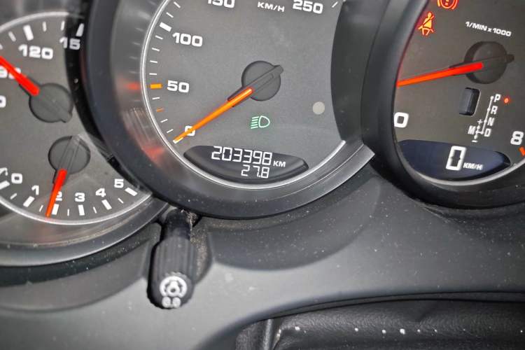Used Porsche Cayenne 2011 Cayenne 3.0T Odometer Close Up