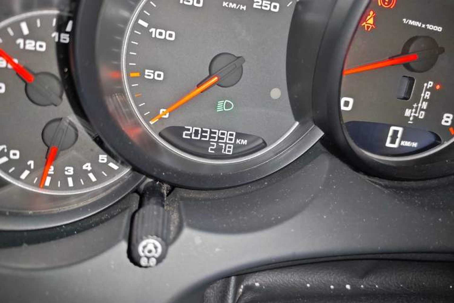 Used Porsche Cayenne 2011 Cayenne 3.0T Odometer Close Up