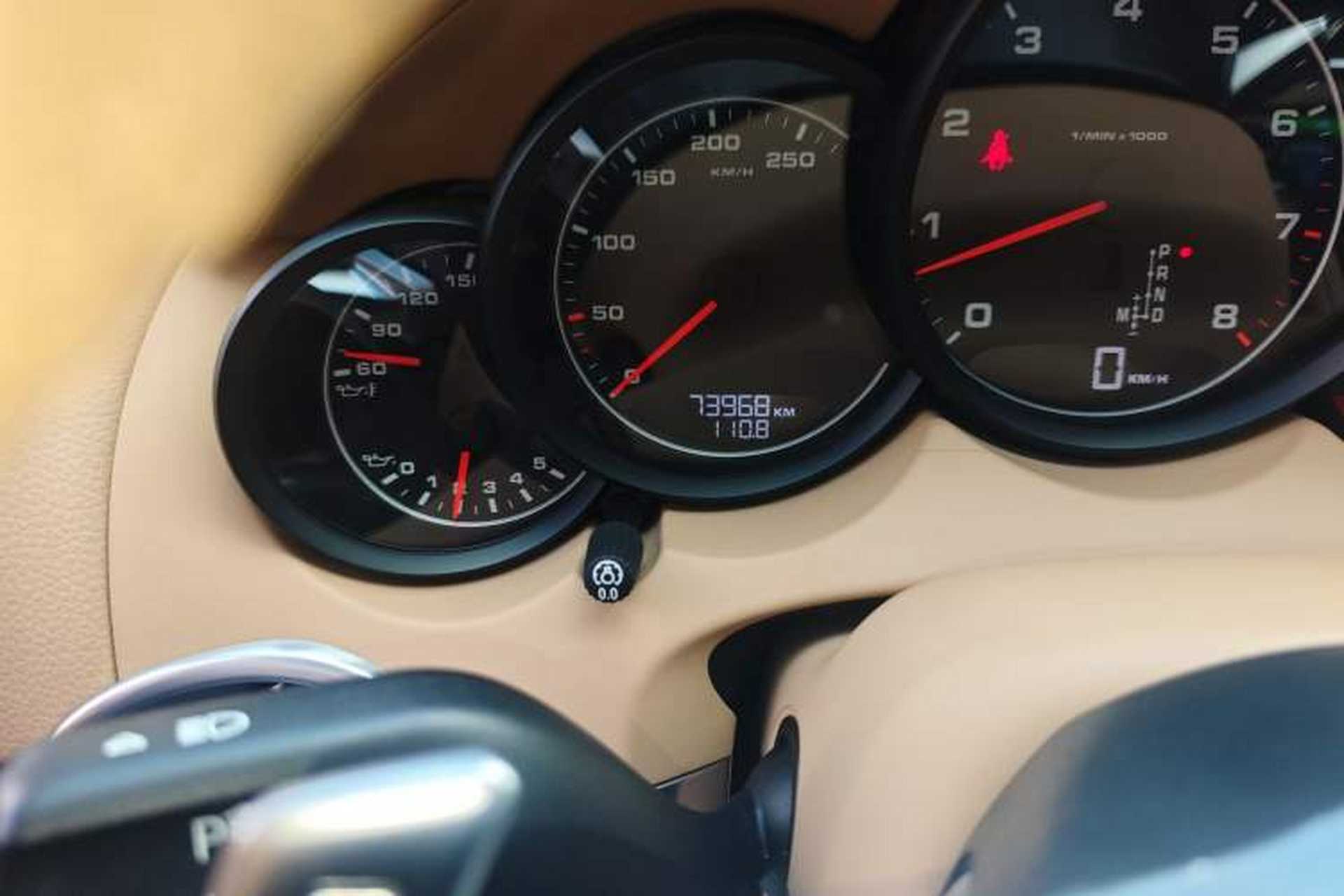 Used Porsche Cayenne 2011 Cayenne 3.0T Odometer Close Up