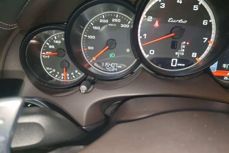 Used Porsche Cayenne 2011 Cayenne Turbo 4.8T Odometer Close Up