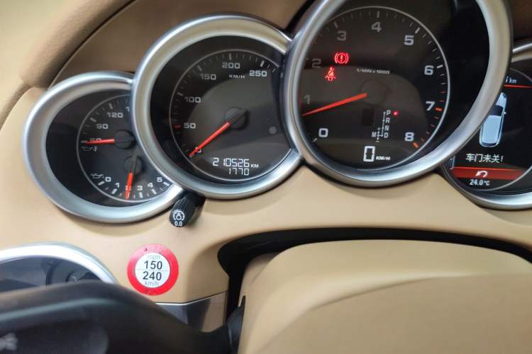Used Porsche Cayenne 2011 Cayenne 3.0T Odometer Close Up