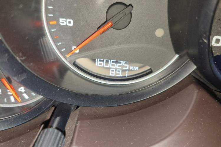 Used Porsche Cayenne 2011 Cayenne 3.0T Odometer Close Up