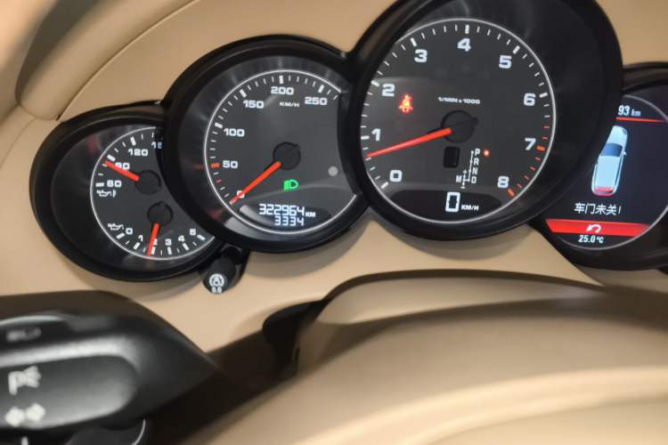 Used Porsche Cayenne 2011 Cayenne 3.0T Odometer Close Up