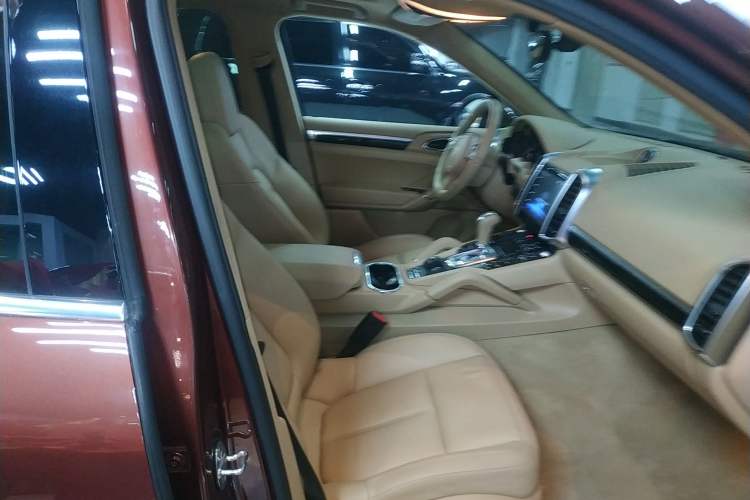 Used Porsche Cayenne 2011 3.6L automatic transmission U.S. specification Right Front Seat