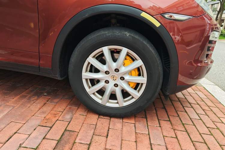 Used Porsche Cayenne 2011 Cayenne 3.0T Right Front Wheel Hub