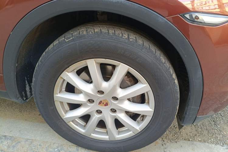 Used Porsche Cayenne 2011 Cayenne 3.0T Right Front Wheel Hub