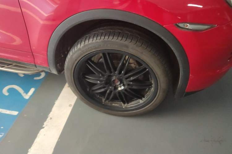 Used Porsche Cayenne 2011 Cayenne 3.0T Right Front Wheel Hub