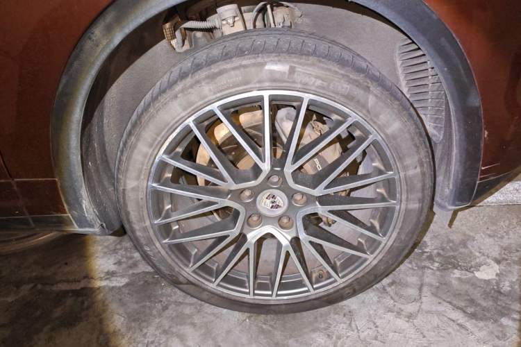 Used Porsche Cayenne 2011 Cayenne 3.0T Right Front Wheel Hub