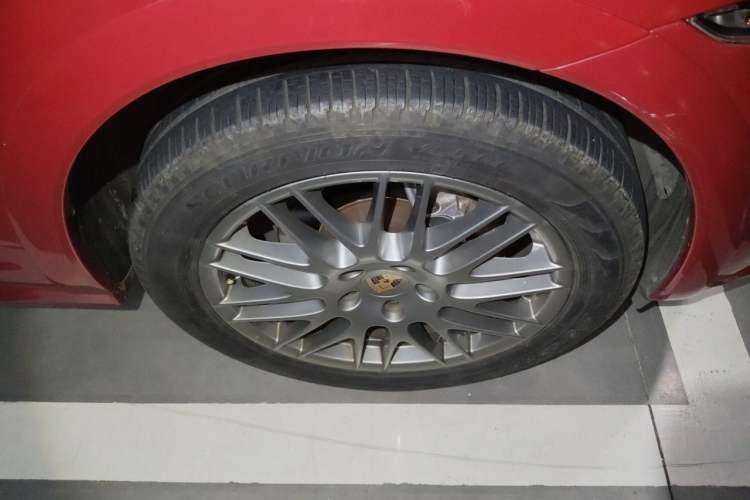 Used Porsche Cayenne 2011 Cayenne 3.0T Right Front Wheel Hub