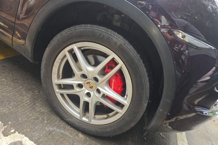 Used Porsche Cayenne 2011 Cayenne 3.0T Right Front Wheel Hub