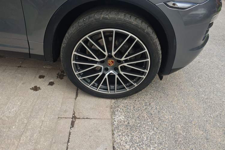 Used Porsche Cayenne 2011 Cayenne 3.0T Right Front Wheel Hub