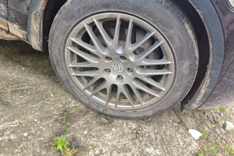 Used Porsche Cayenne 2011 Cayenne 3.0T Right Front Wheel Hub