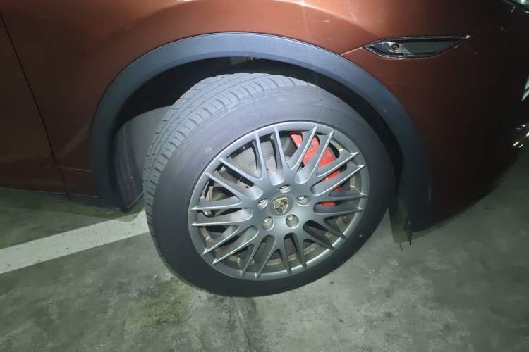 Used Porsche Cayenne 2011 Cayenne Turbo 4.8T Right Front Wheel Hub