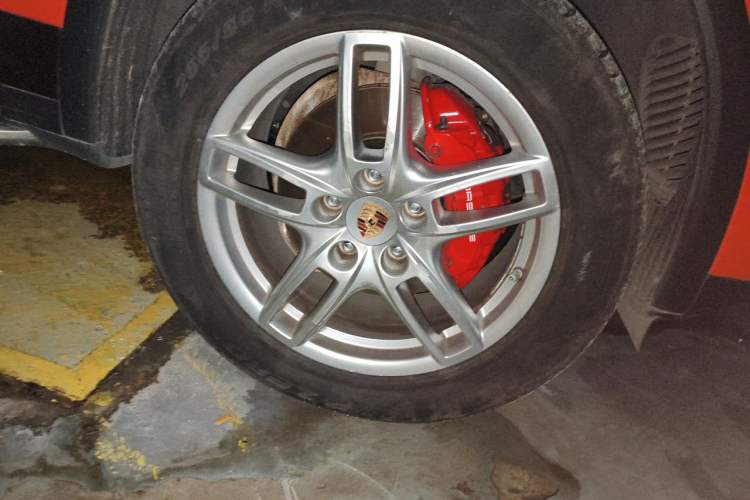 Used Porsche Cayenne 2011 Cayenne 3.0T Right Front Wheel Hub