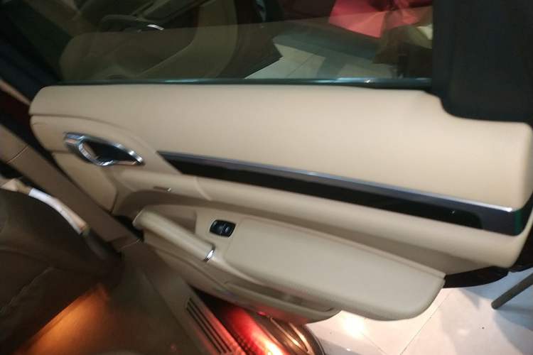 Used Porsche Cayenne 2011 3.6L automatic transmission U.S. specification Right Rear Door Interior