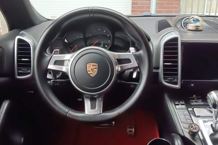 Used Porsche Cayenne 2011 Cayenne 3.0T Steering Wheel