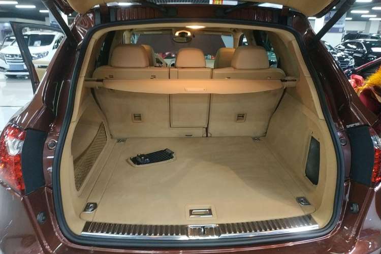 Used Porsche Cayenne 2011 3.6L automatic transmission U.S. specification Trunk