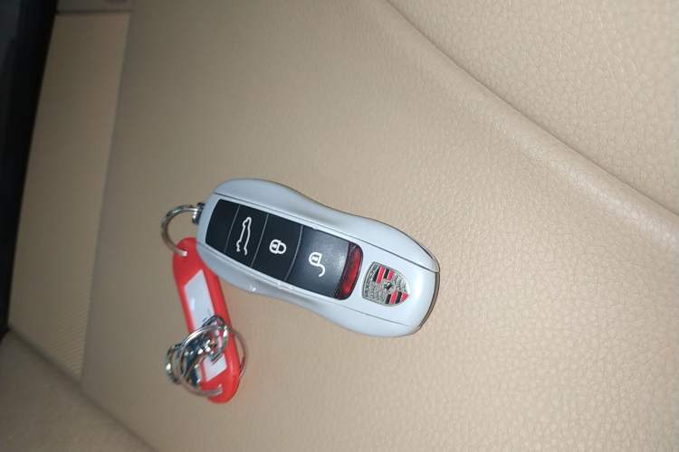 Used Porsche Cayenne 2011 3.6L automatic transmission U.S. specification Vehicle Key