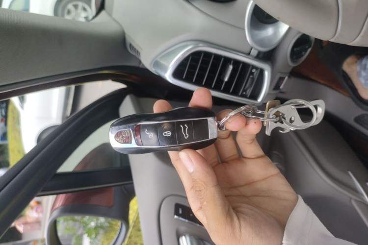 Used Porsche Cayenne 2011 Cayenne 3.0T Vehicle Key