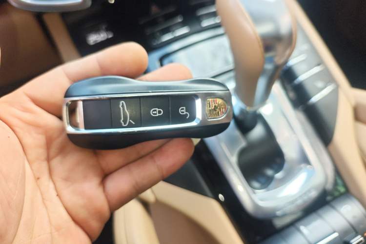 Used Porsche Cayenne 2011 Cayenne 3.0T Vehicle Key