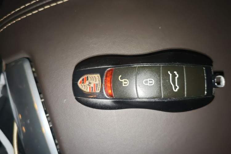 Used Porsche Cayenne 2011 Cayenne Turbo 4.8T Vehicle Key