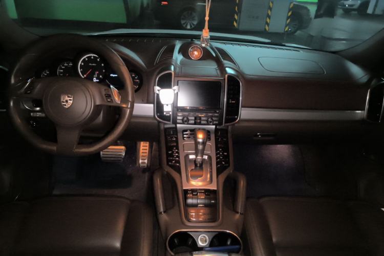 Used Porsche Cayenne 2011 Cayenne Turbo 4.8T Center Console