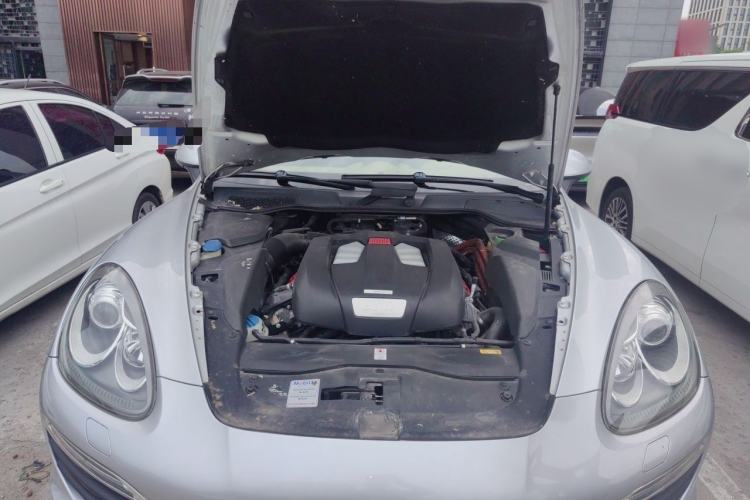 Used Porsche Cayenne 2011 Cayenne S Hybrid 3.0T Engine Bay