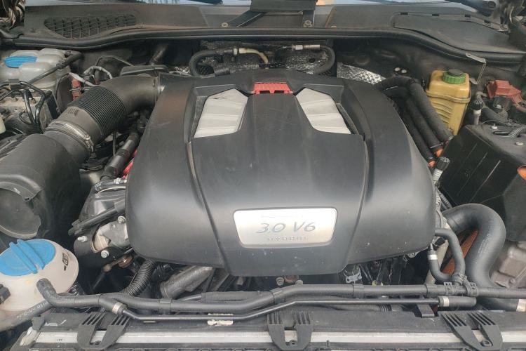 Used Porsche Cayenne 2011 Cayenne 3.0T Engine Bay